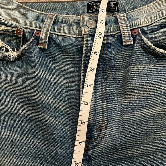 “Abercrombie & Fitch: A & F Mom Jean size 26” - Picture 3 of 9